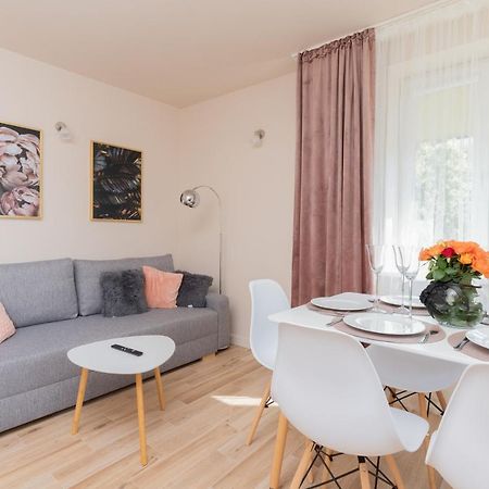 Mokotow Apartments Reytan By Noclegi Renters Warschau Exterior foto